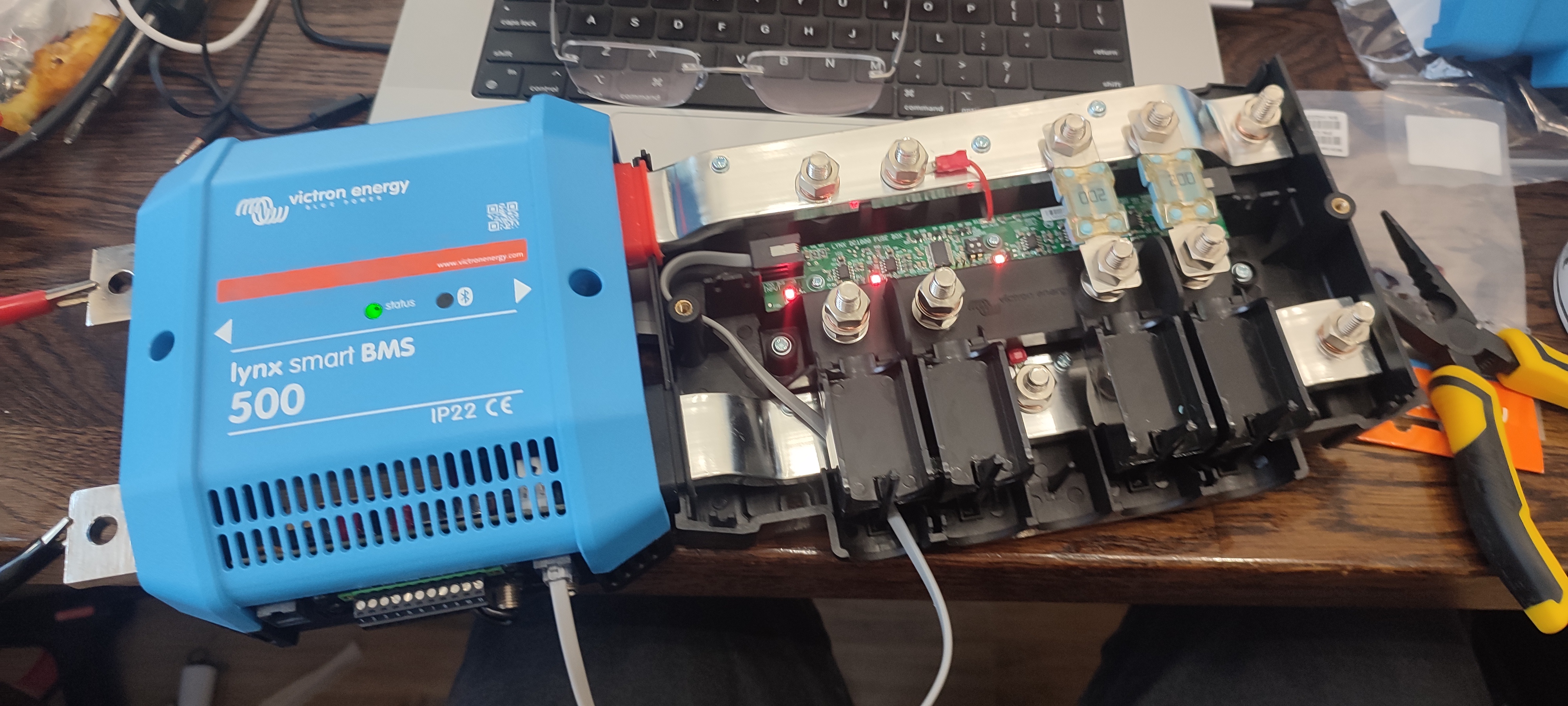 Victron Lynx Smart BMS - перевірене обладнання